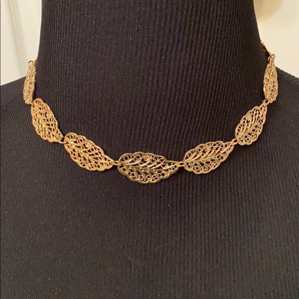 Natasha gold toned leaf choker